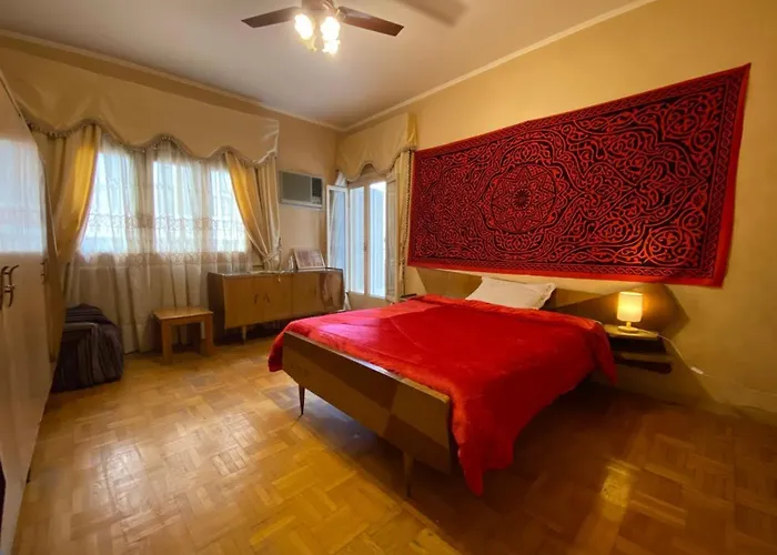 Vintage Room In Elite Home